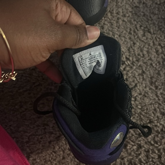 Boys Jordan sneakers - Picture 2 of 2